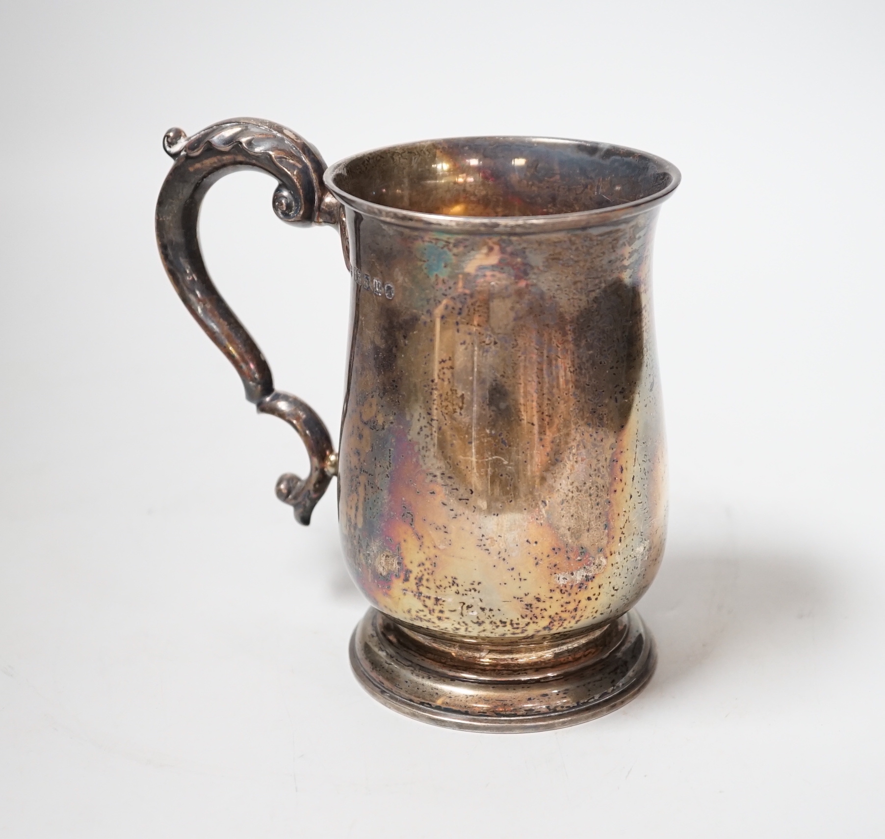 A George V silver baluster mug, Bravingtons Ltd, London, 1935, height 14cm, 10.1oz.